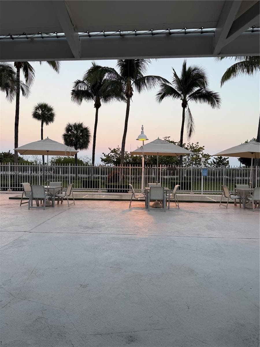 A11966354 — Miami Beach — 10