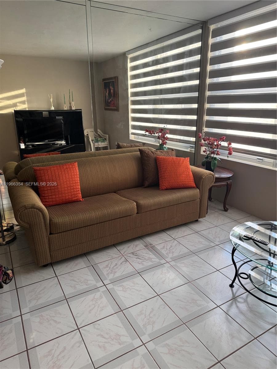 A11966354 — Miami Beach — 40