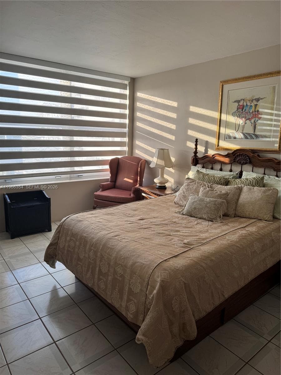 A11966354 — Miami Beach — 35