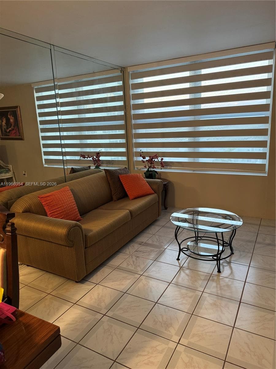 A11966354 — Miami Beach — 25
