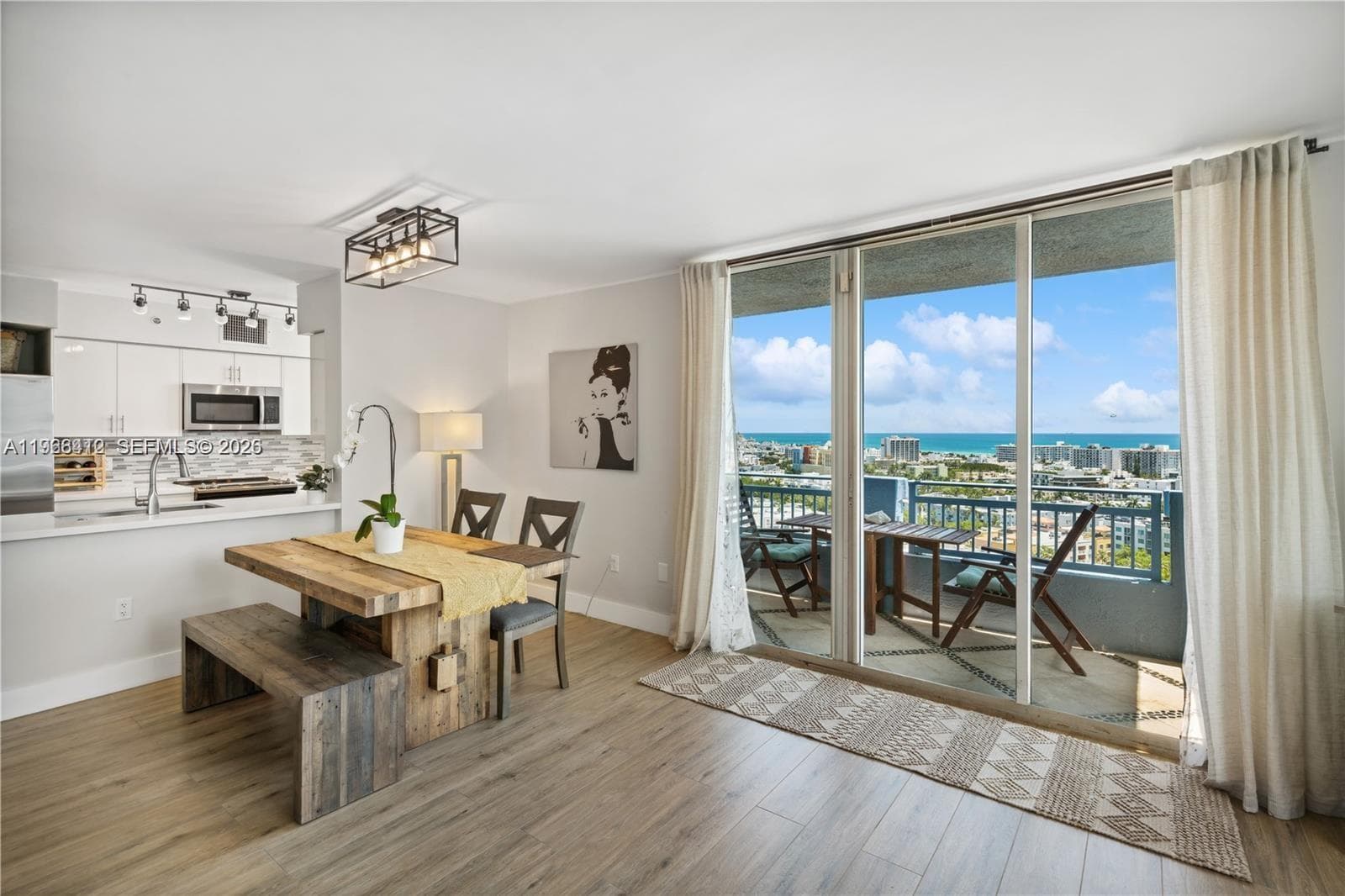 A11966412 — Miami Beach