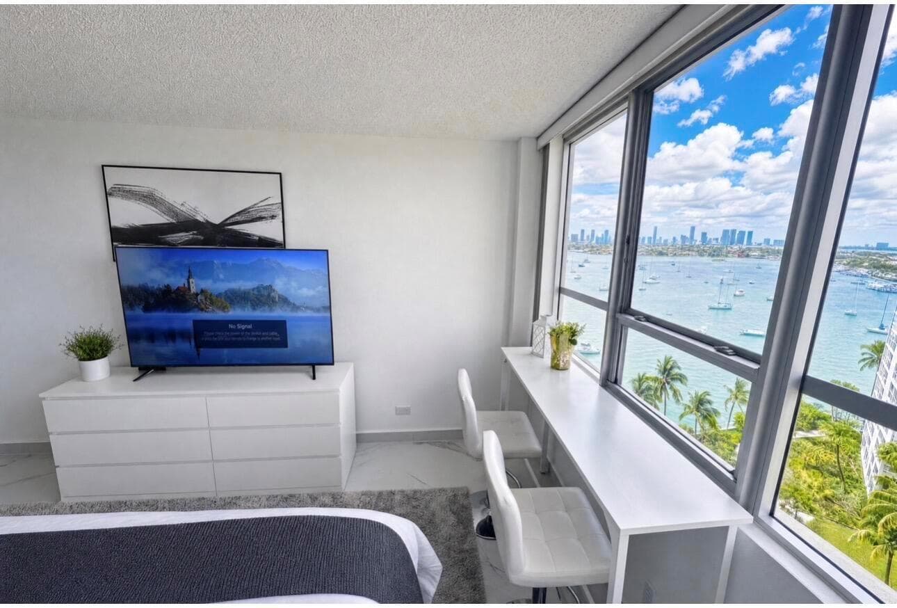 R11164189 — Miami Beach — 17