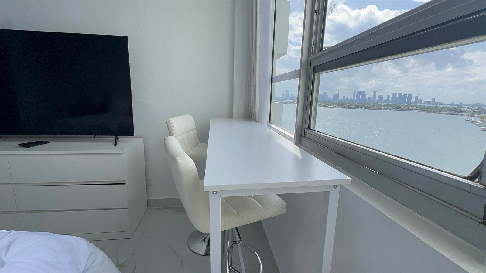 R11164189 — Miami Beach — 22