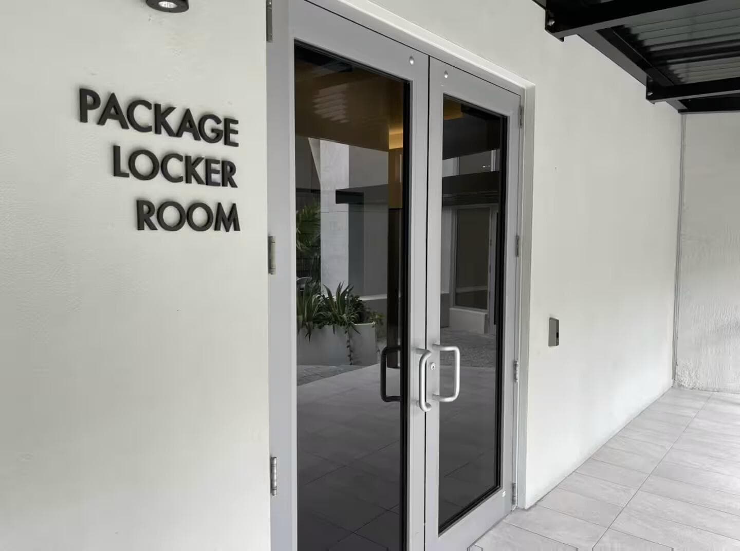 R11164189 — Miami Beach — 36