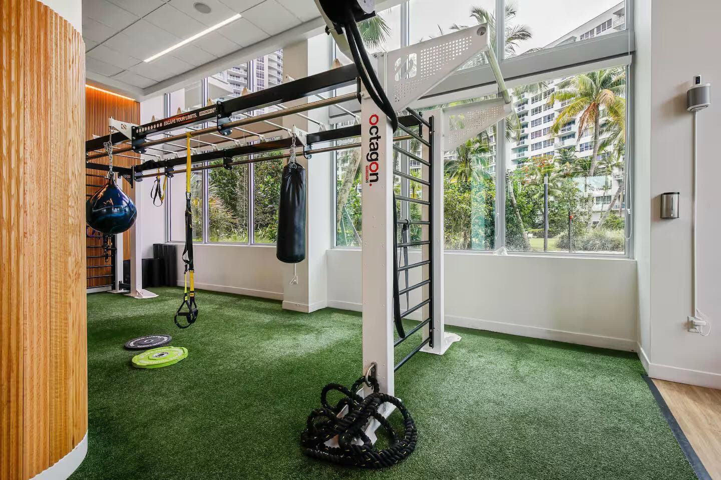 R11164189 — Miami Beach — 30