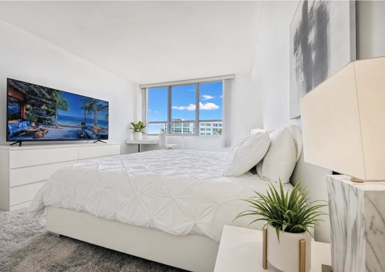 R11164189 — Miami Beach — 15