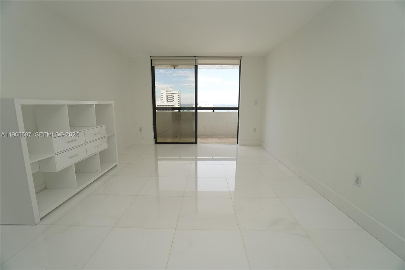 A11966697 — Miami Beach — 27