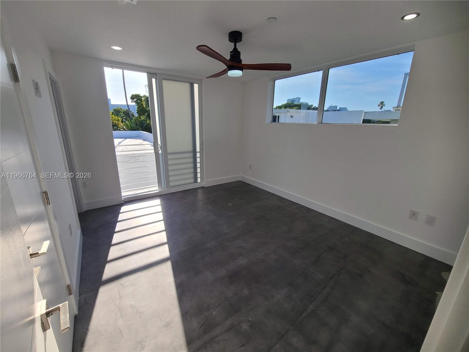 A11966764 — Miami Beach — 16