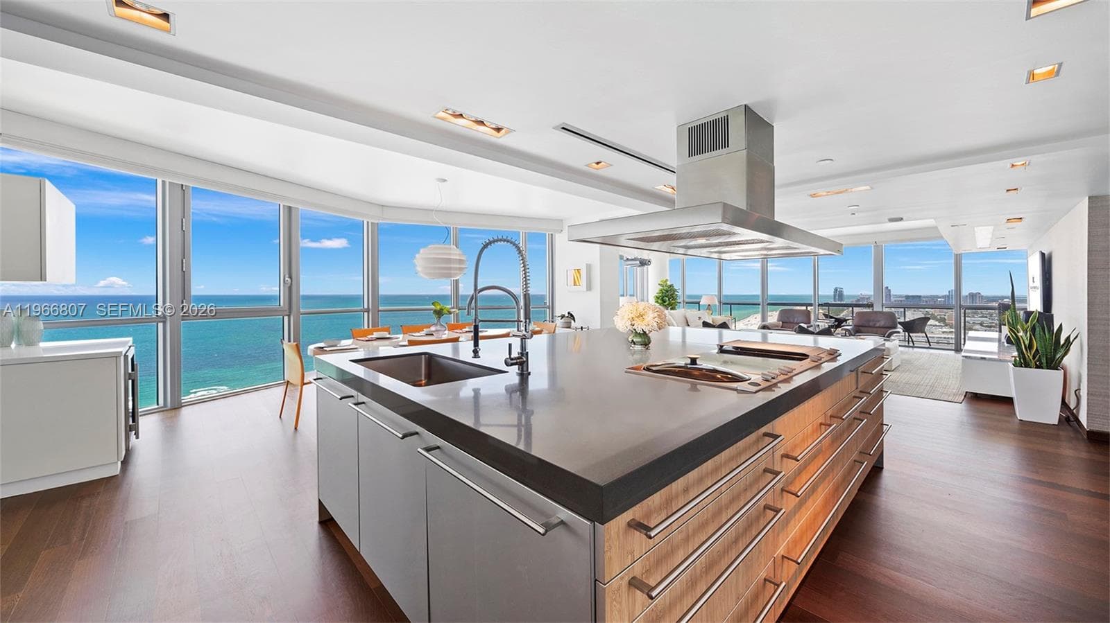 A11966807 — Miami Beach