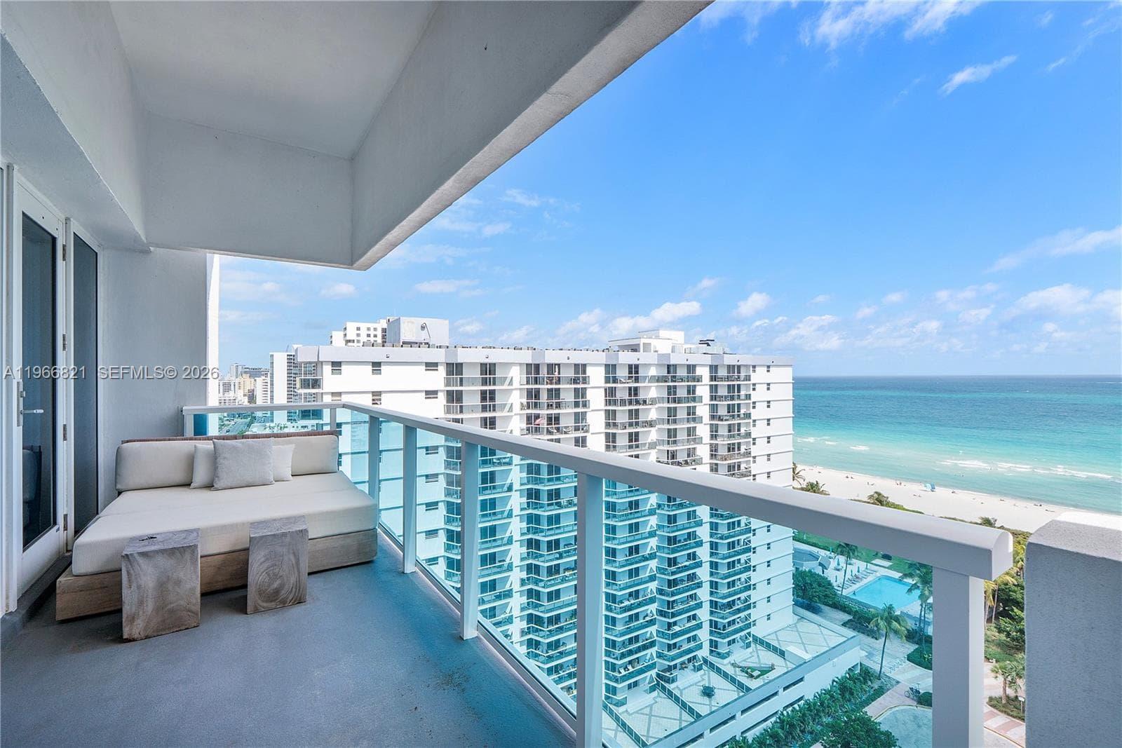 A11966821 — Miami Beach — 47