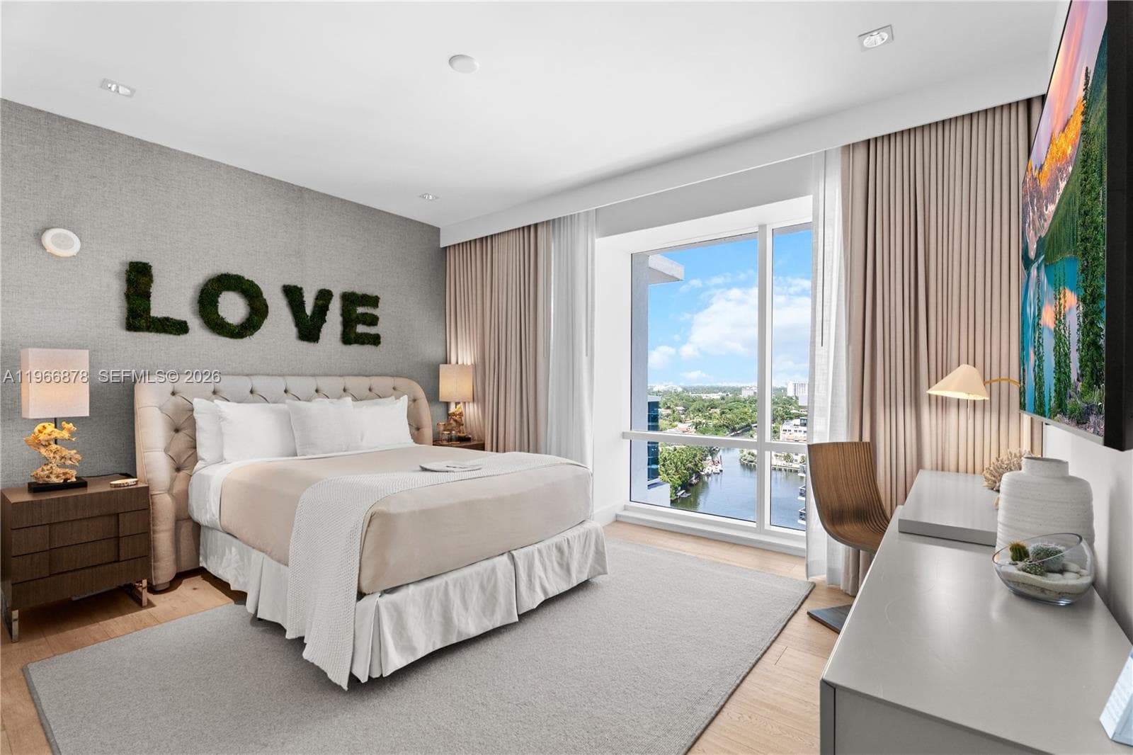 A11966878 — Miami Beach — 14