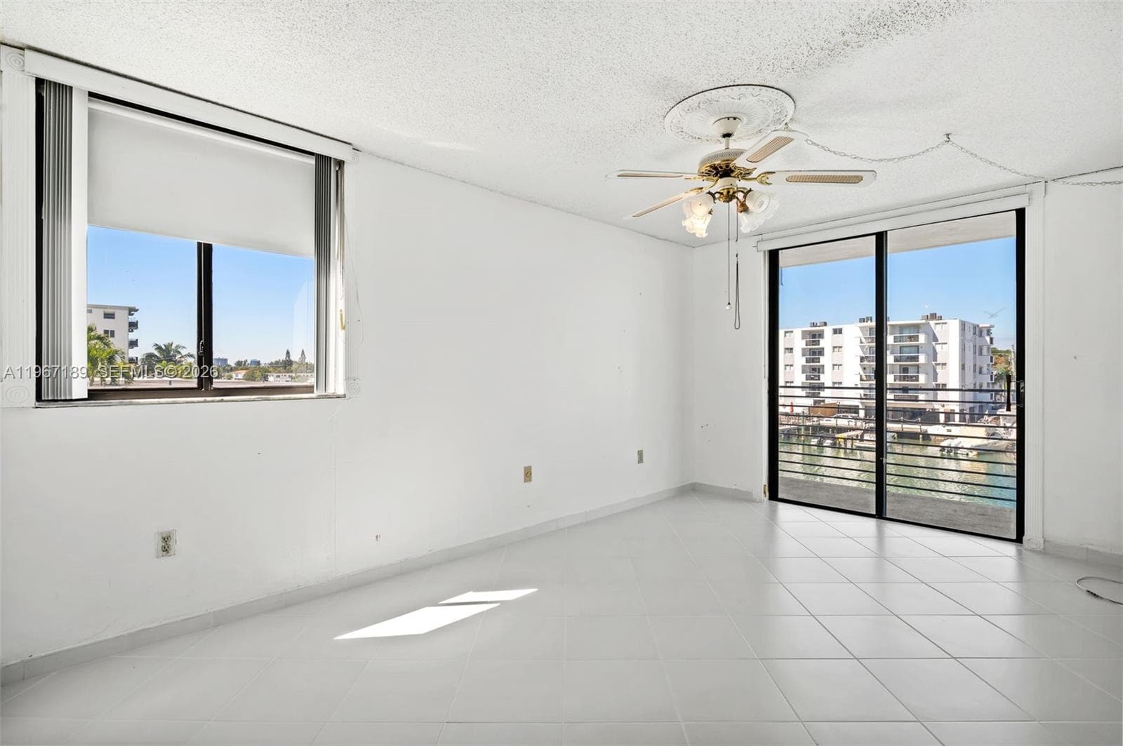 A11967189 — Miami Beach — 12