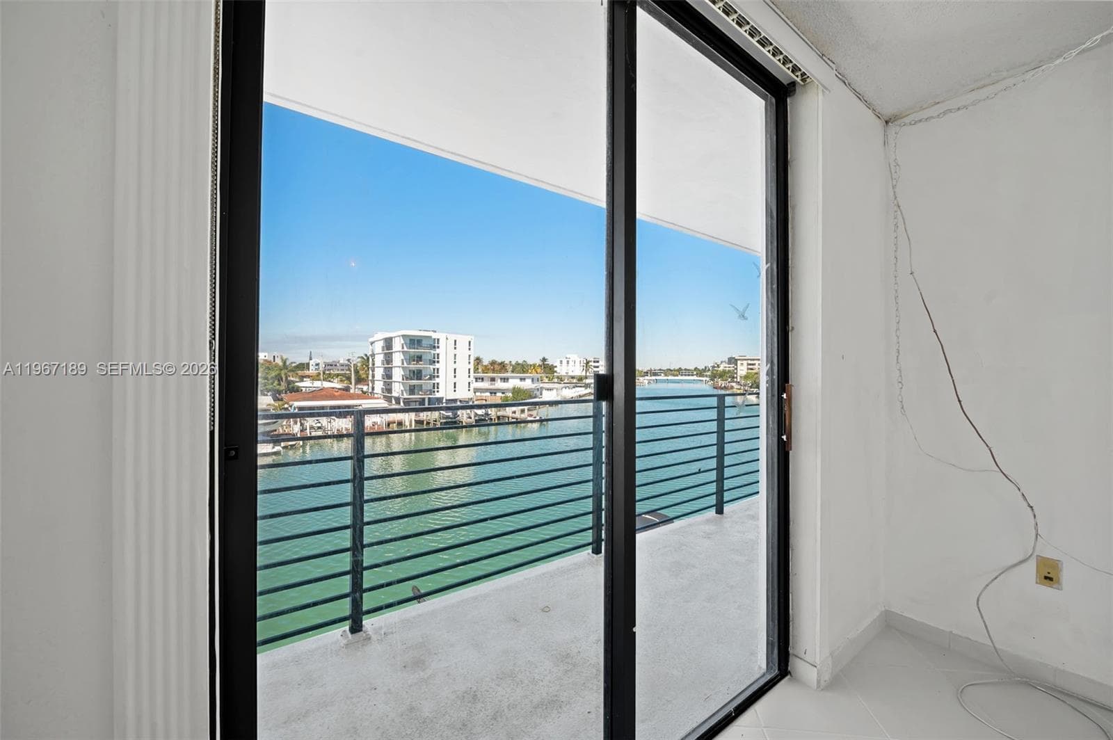A11967189 — Miami Beach — 14