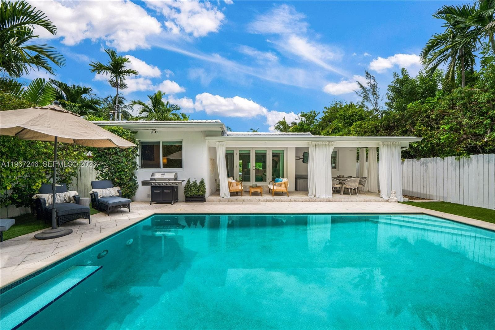 A11967246 — Miami Beach