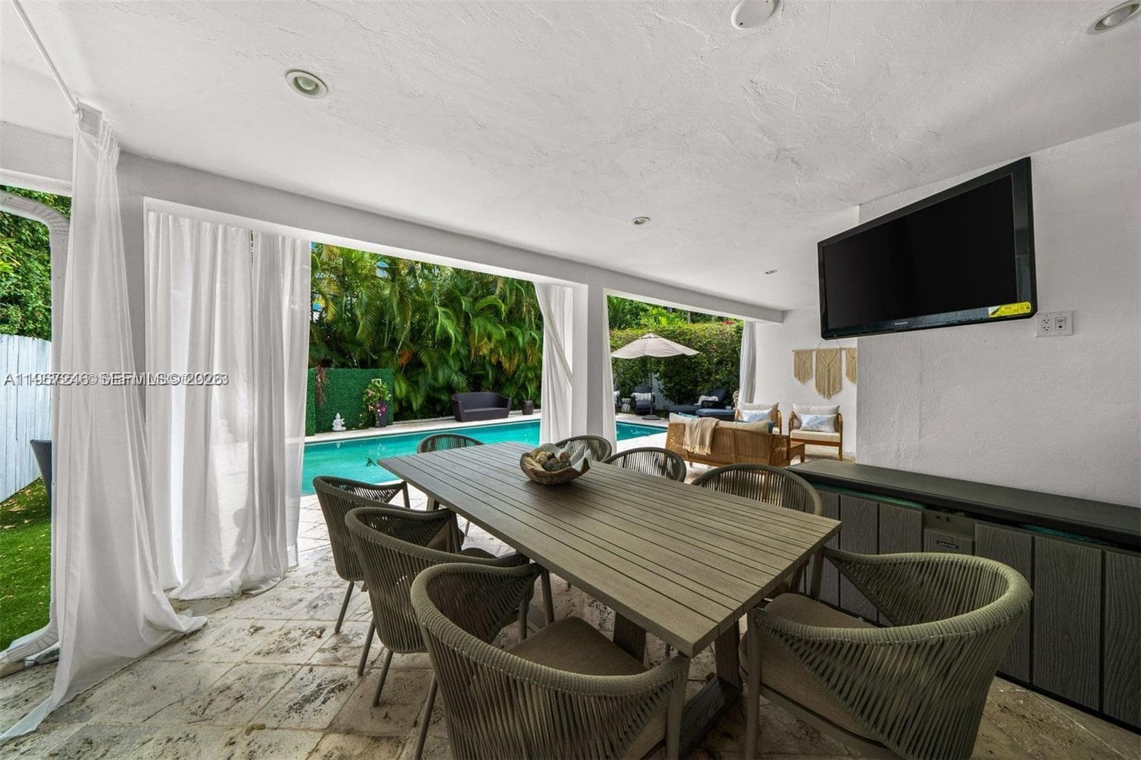 A11967246 — Miami Beach — 20