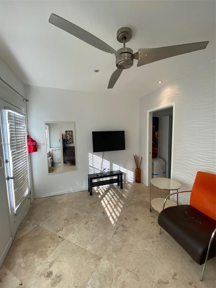 A11967358 — Miami Beach — 3
