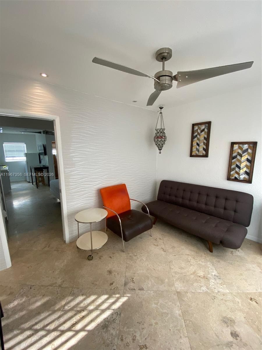A11967358 — Miami Beach