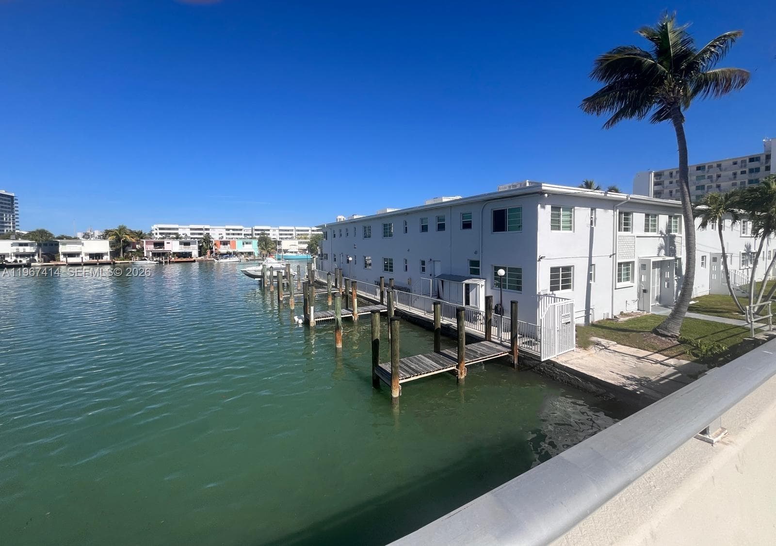 A11967414 — Miami Beach