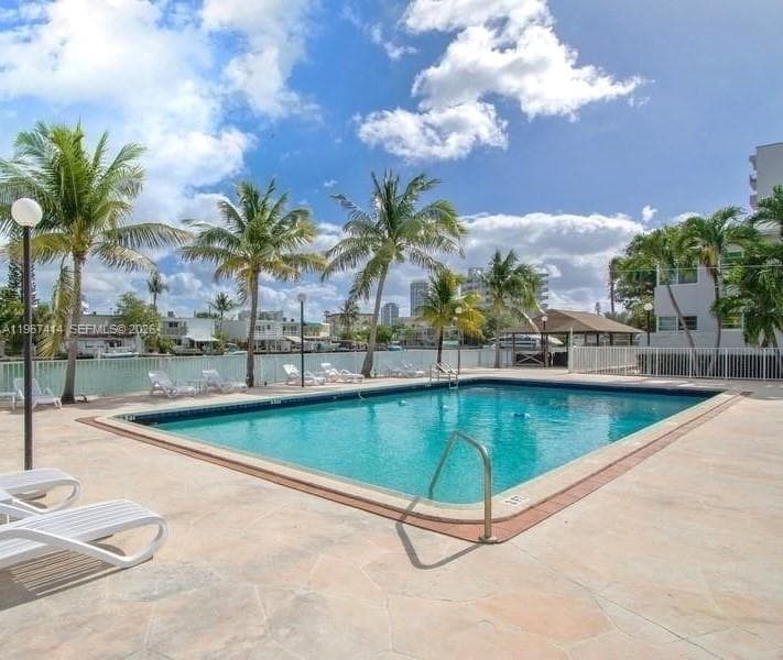 A11967414 — Miami Beach — 25