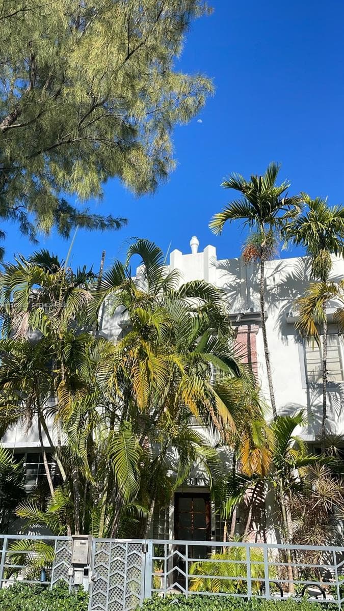 A11967867 — Miami Beach