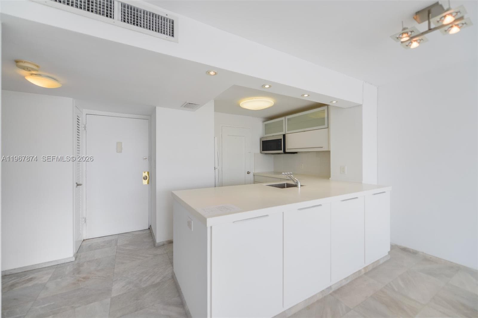 A11967874 — Miami Beach — 8