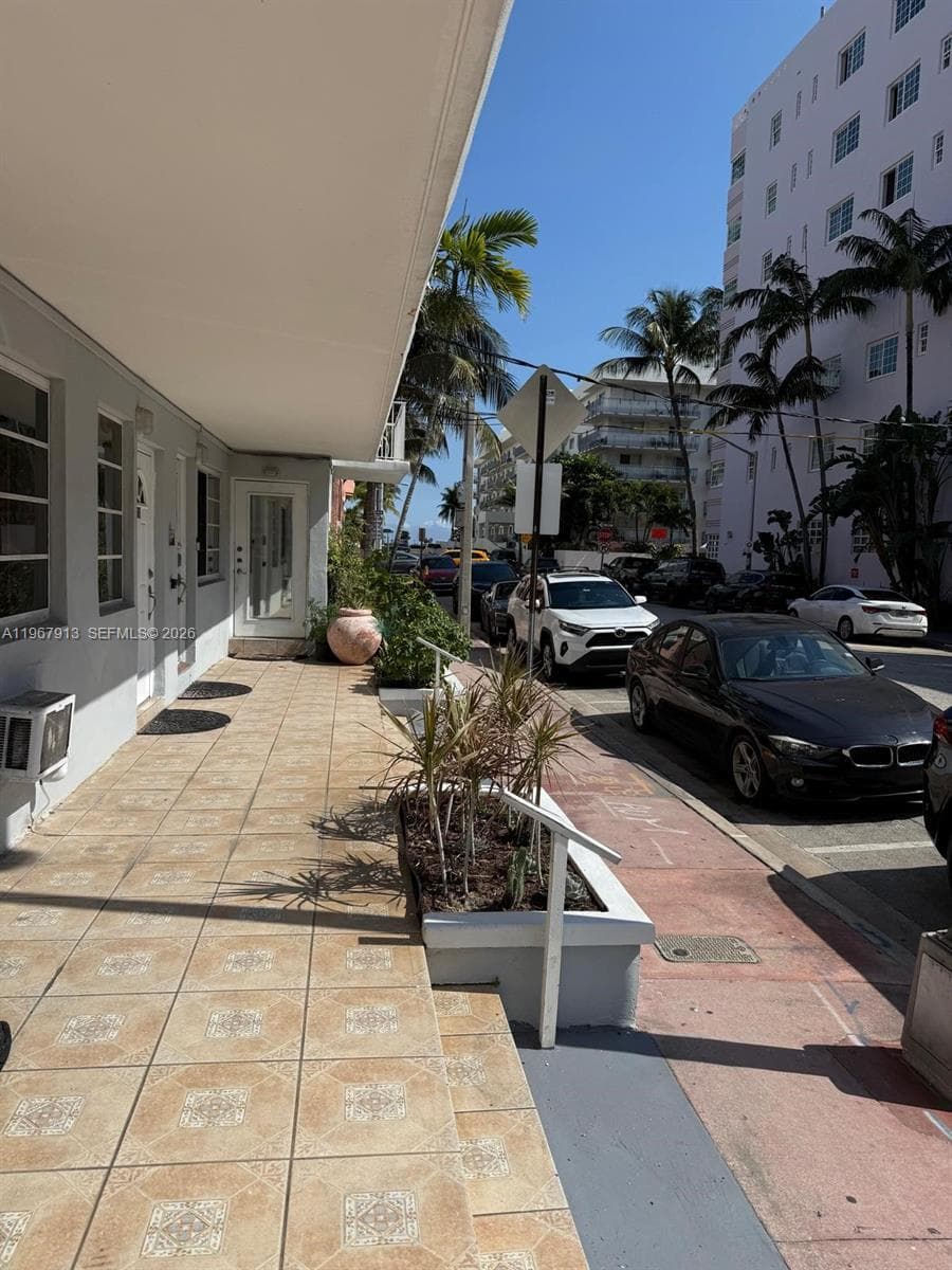 A11967913 — Miami Beach — 9