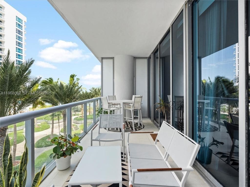 A11968067 — Miami Beach — 13