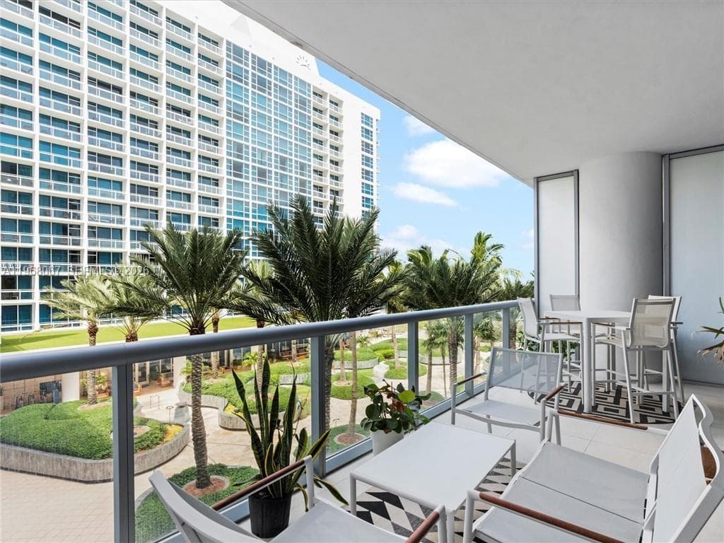 A11968067 — Miami Beach — 17