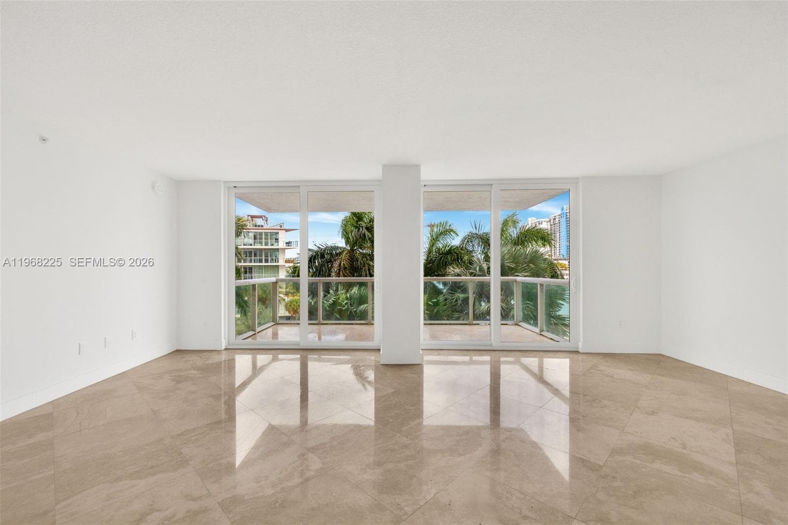 A11968225 — Miami Beach — 2