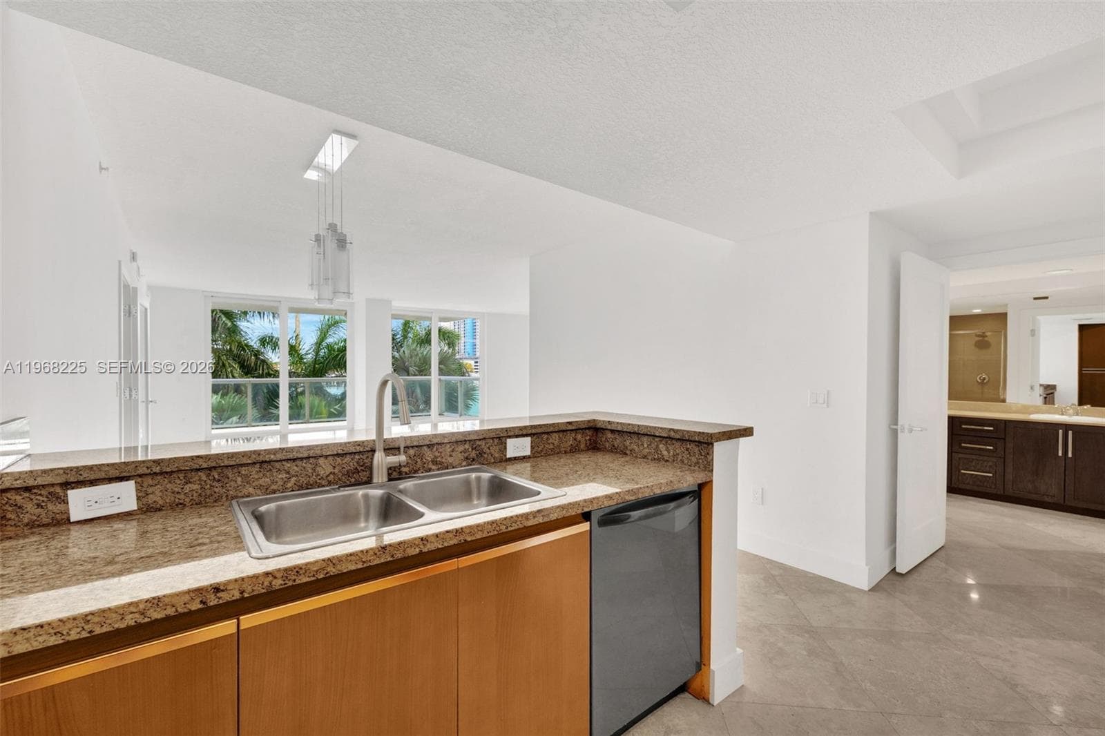 A11968225 — Miami Beach — 8