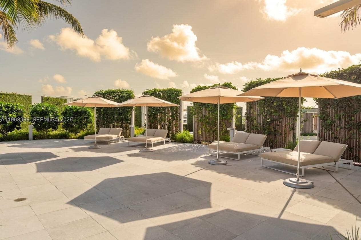 A11968388 — Miami Beach — 43