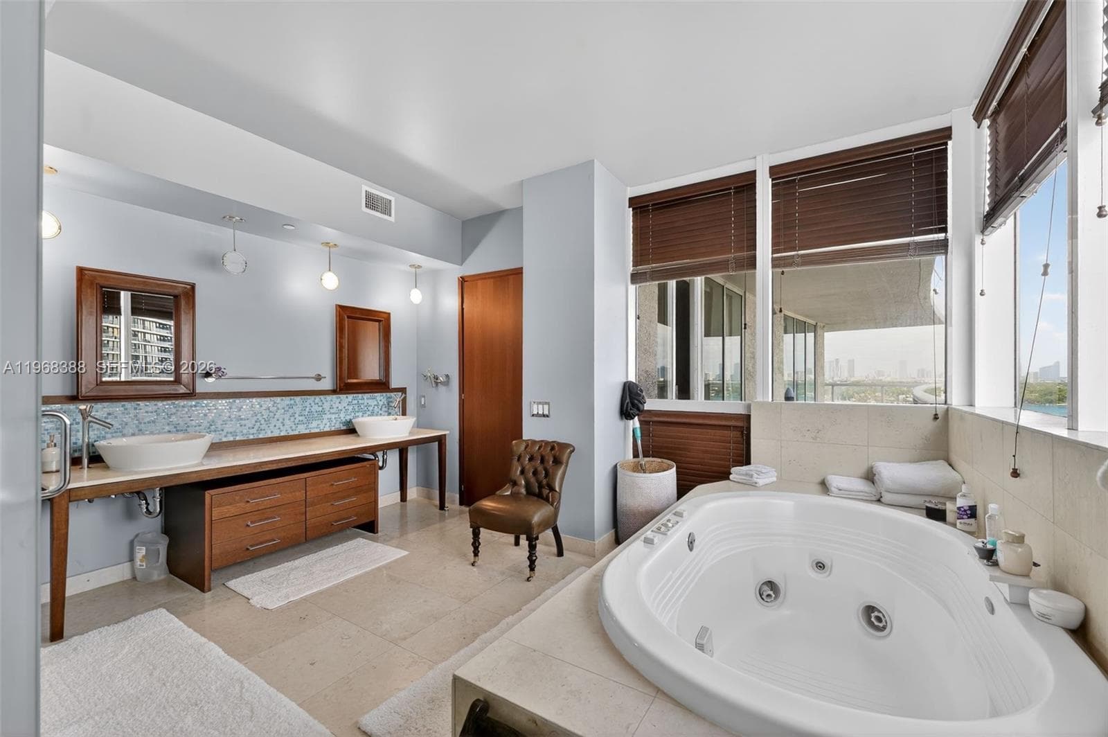 A11968388 — Miami Beach — 18