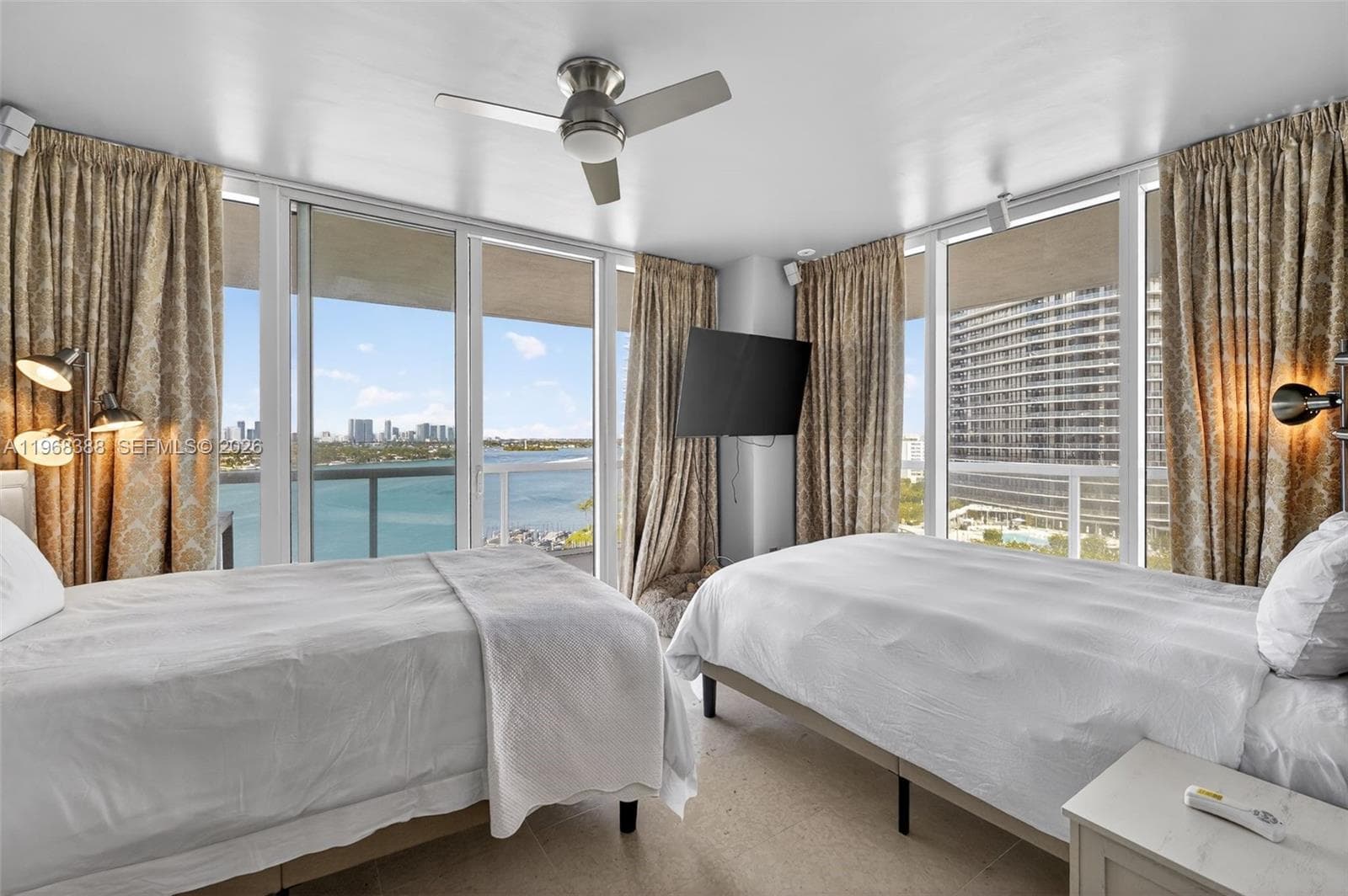 A11968388 — Miami Beach — 64