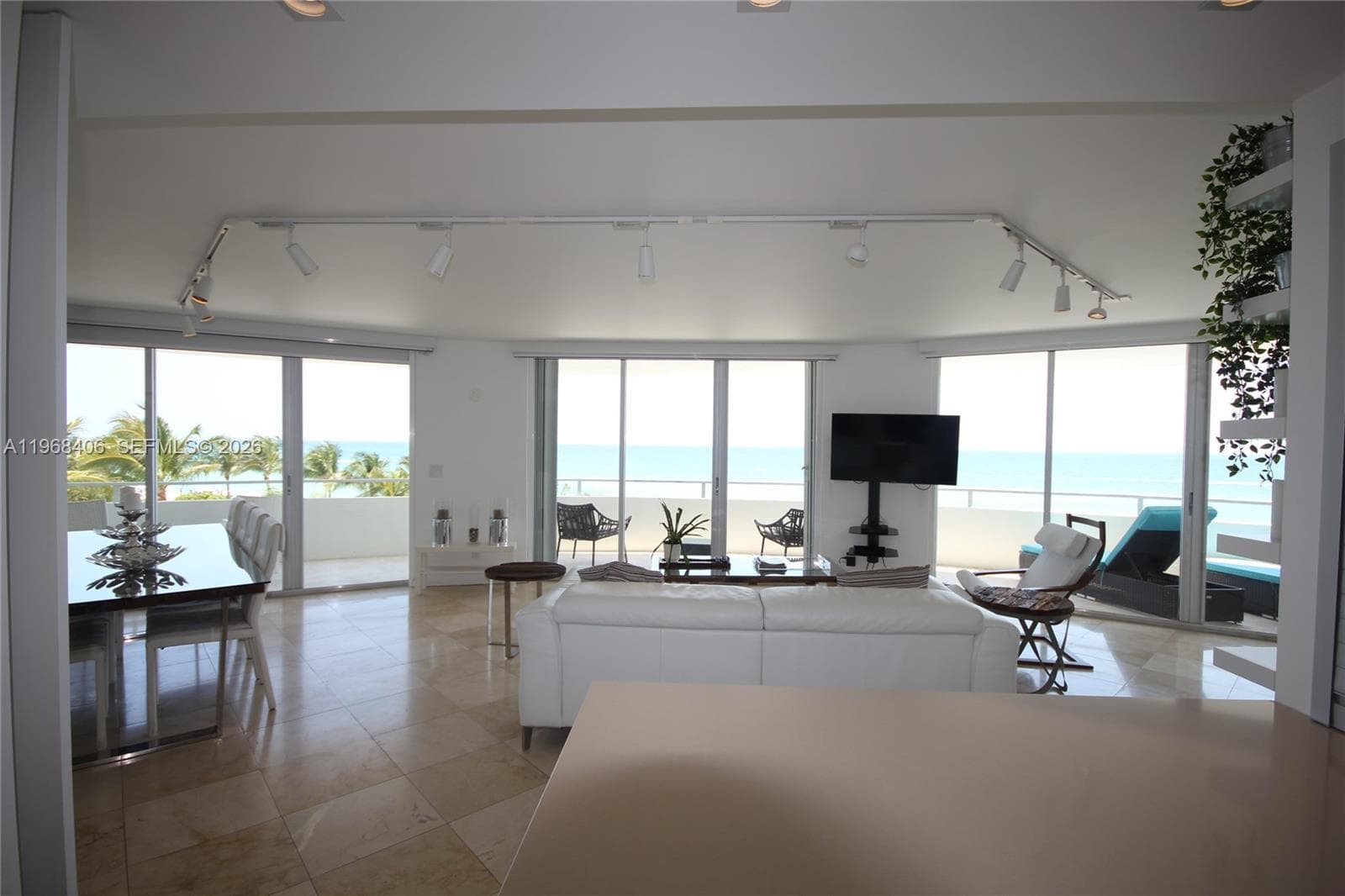 A11968406 — Miami Beach — 62