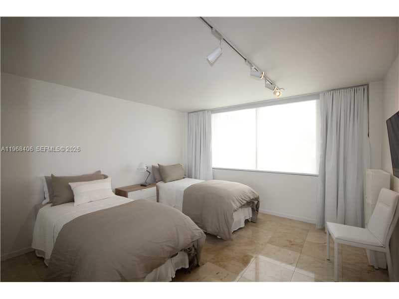 A11968406 — Miami Beach — 27