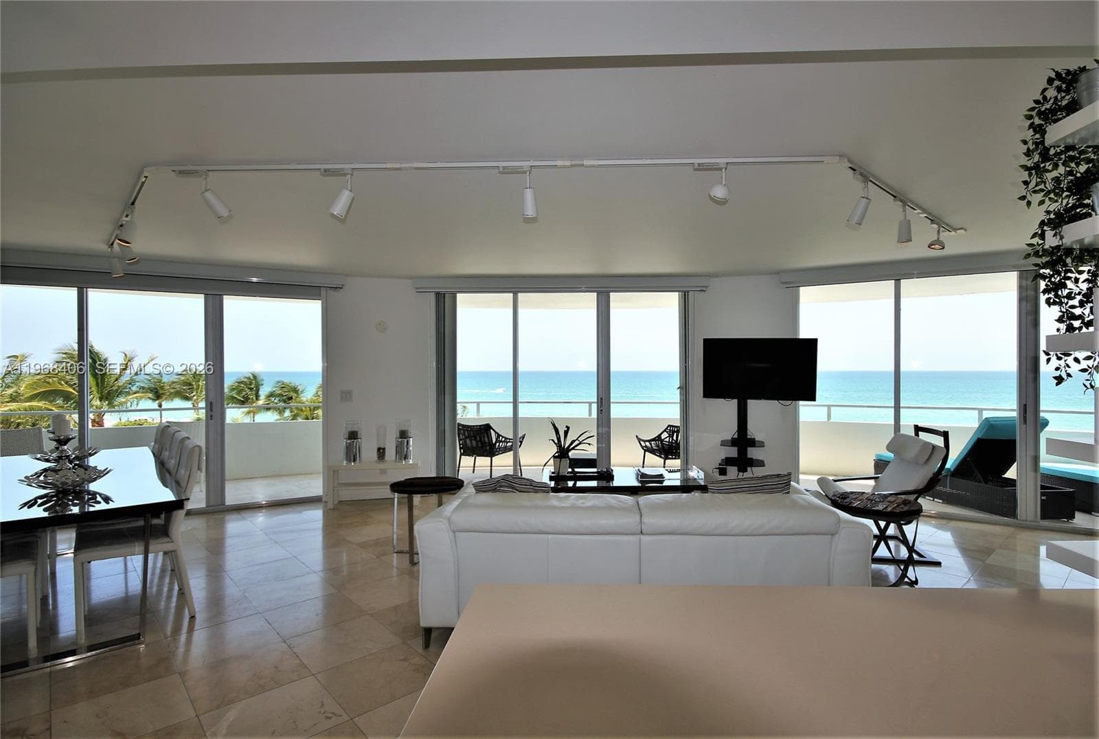 A11968406 — Miami Beach — 6