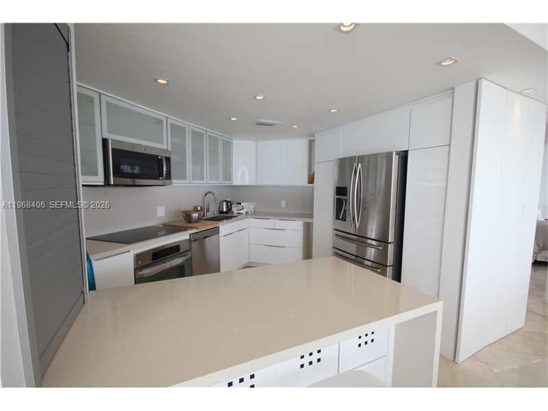 A11968406 — Miami Beach — 13
