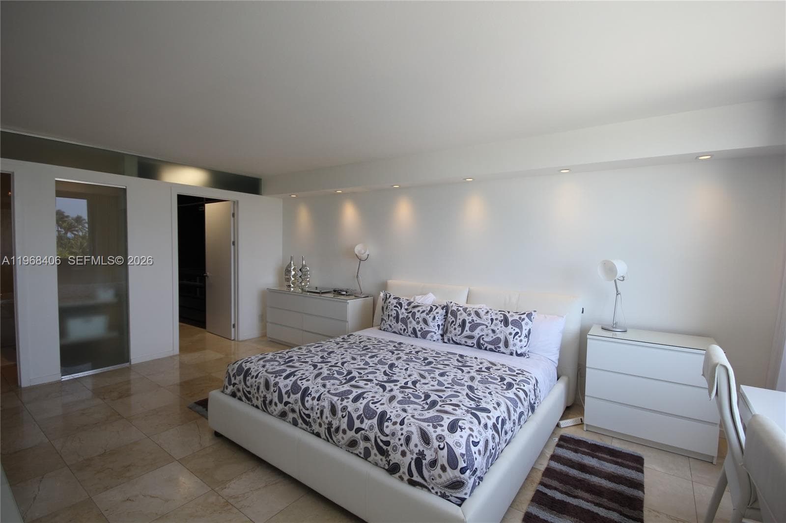 A11968406 — Miami Beach — 17