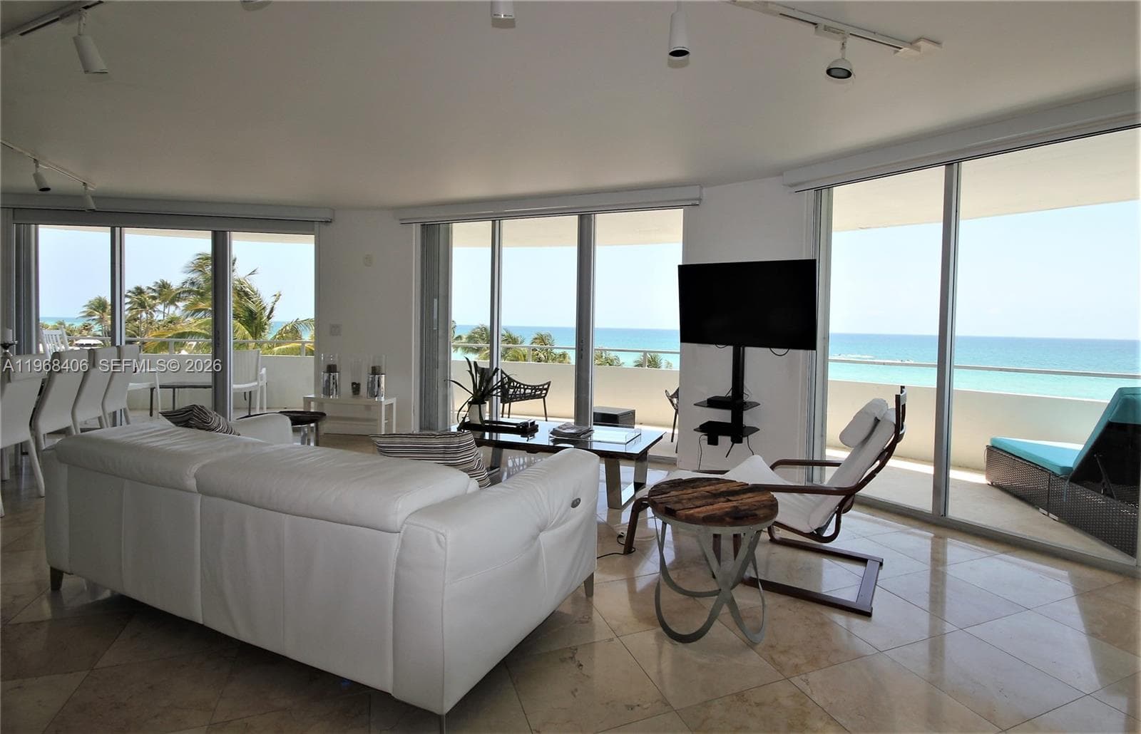A11968406 — Miami Beach — 57
