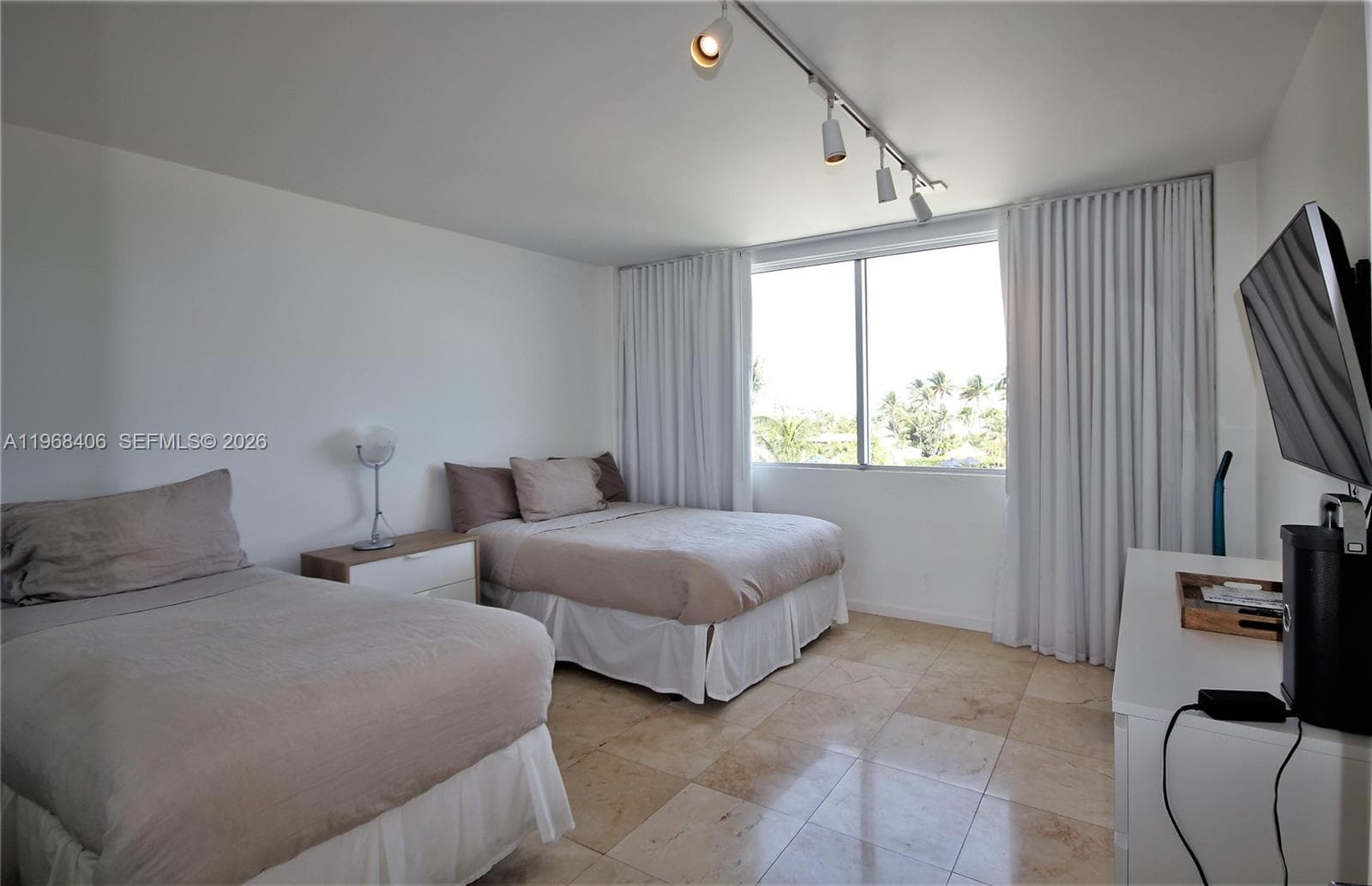A11968406 — Miami Beach — 26