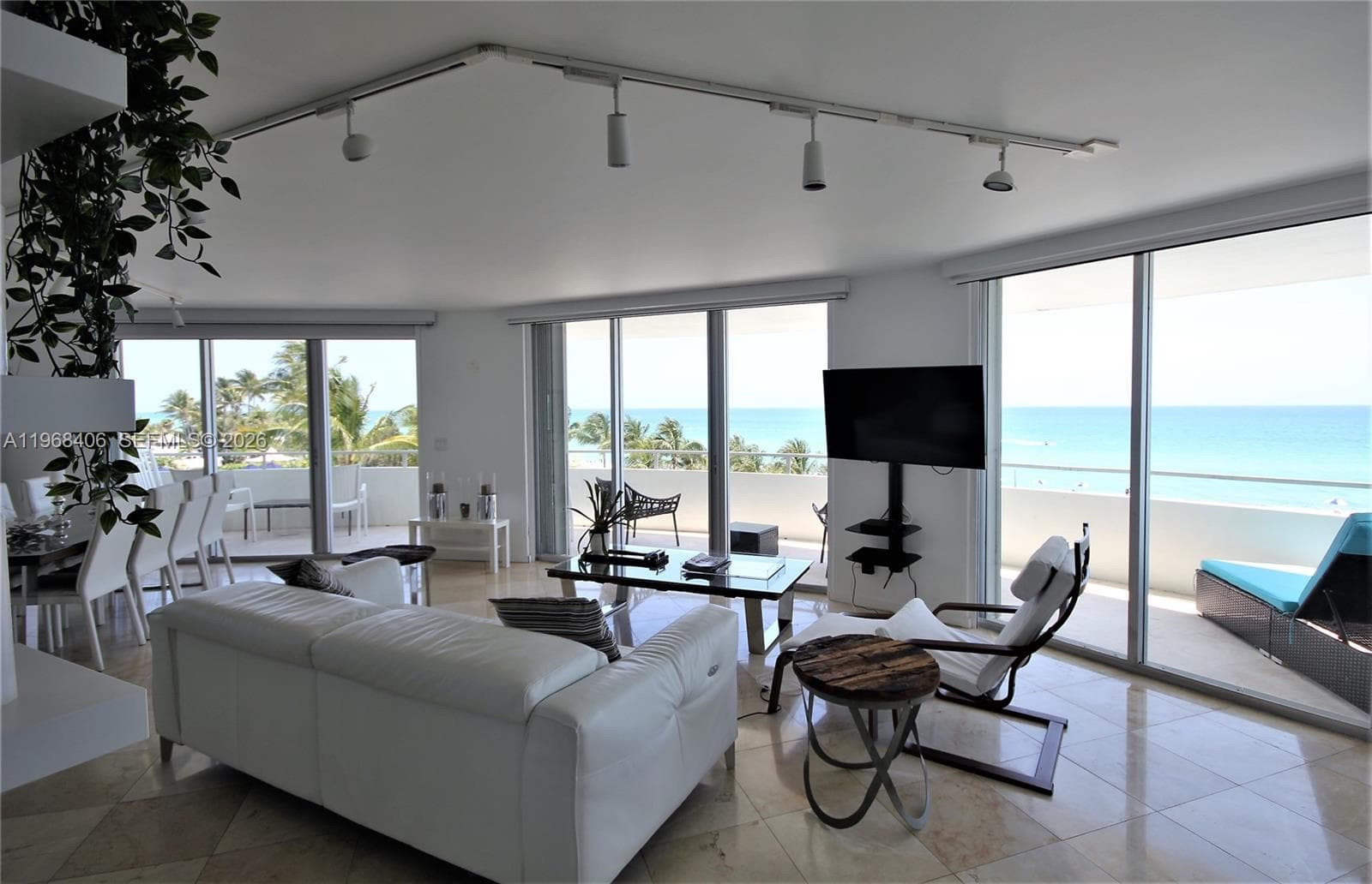 A11968406 — Miami Beach — 59