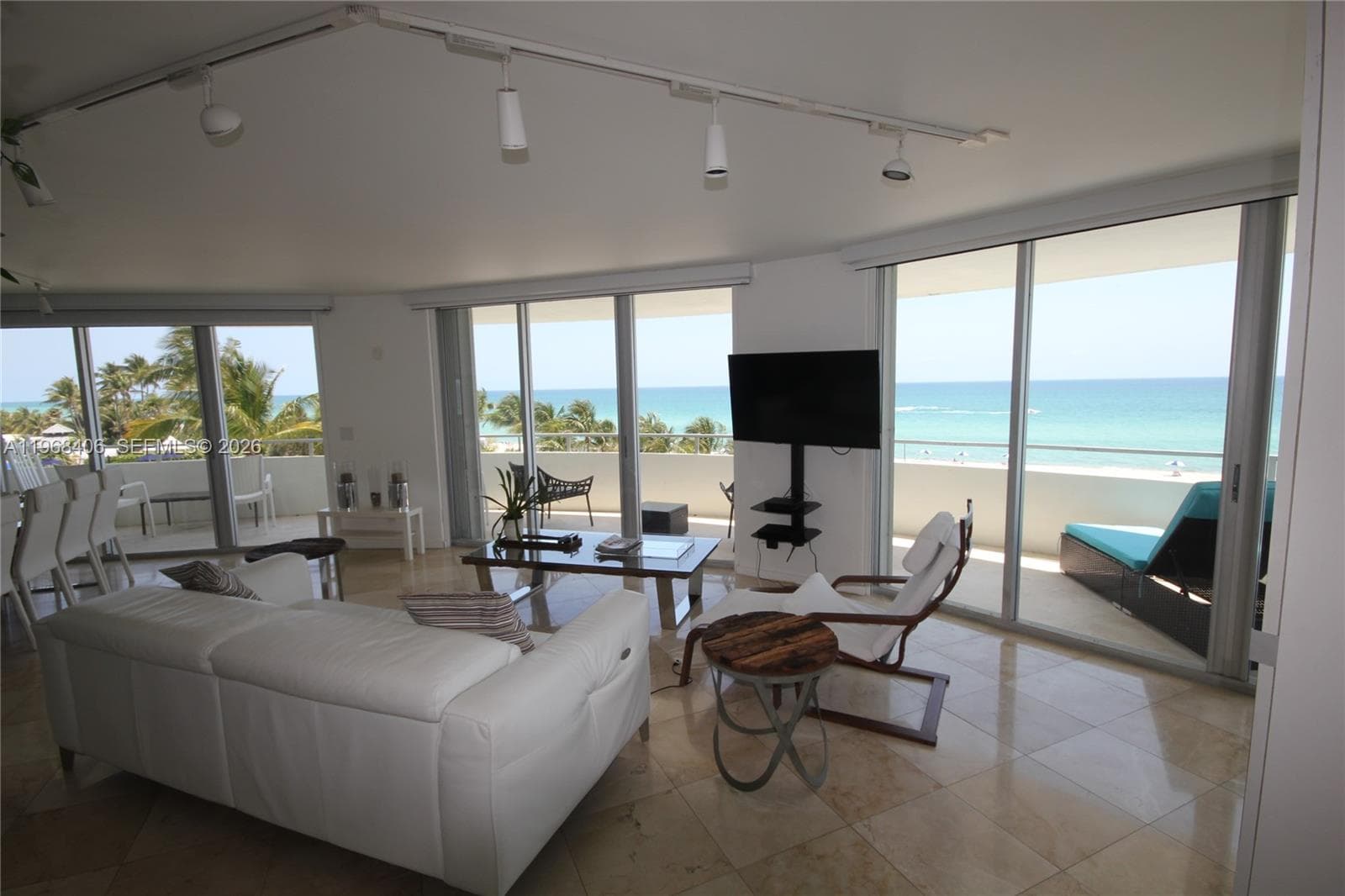 A11968406 — Miami Beach — 58