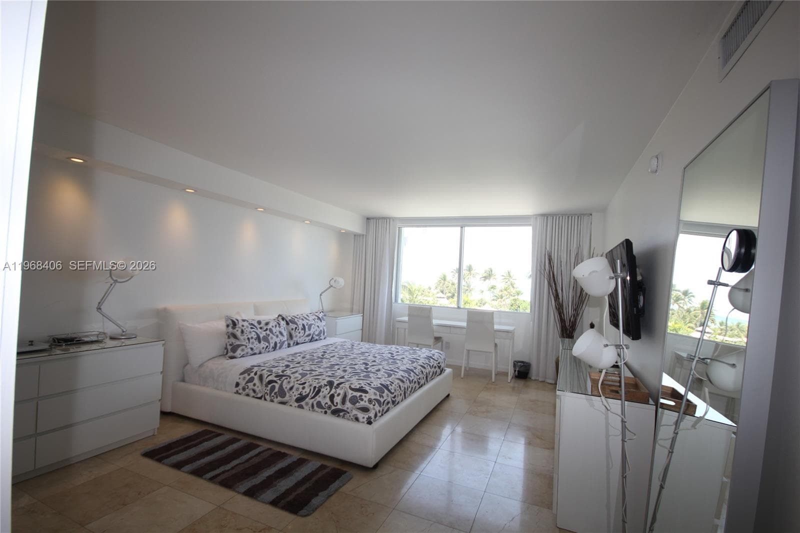 A11968406 — Miami Beach — 15