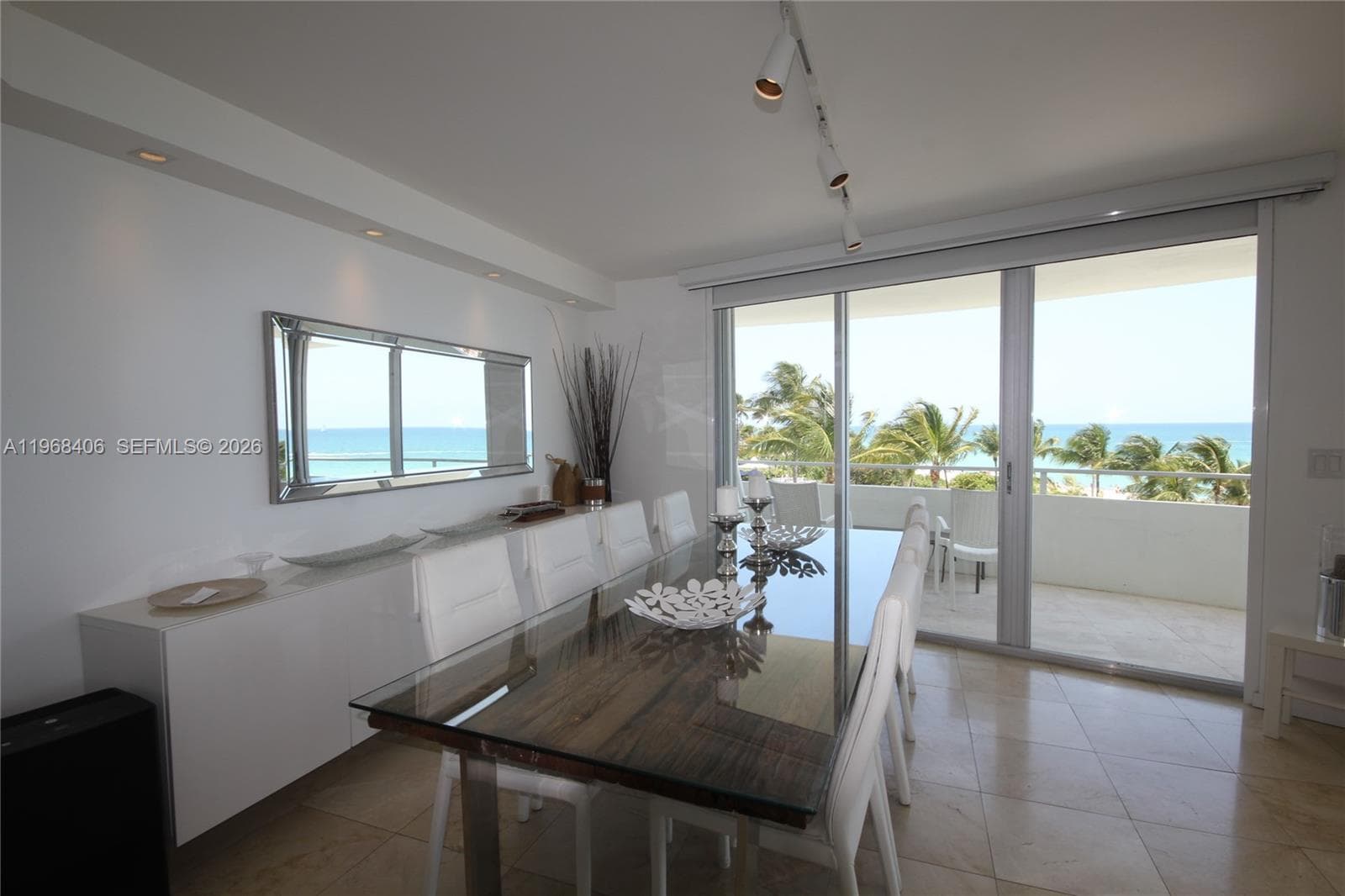 A11968406 — Miami Beach — 60