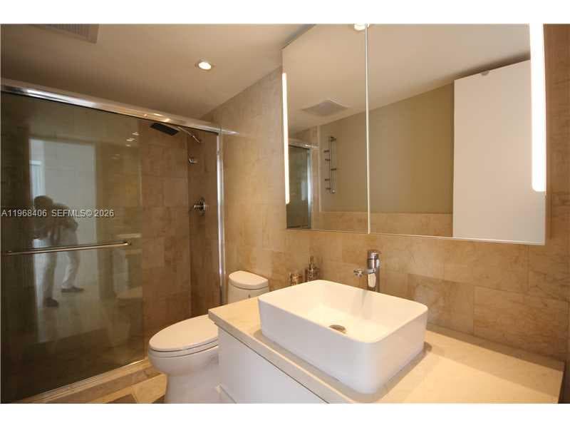 A11968406 — Miami Beach — 29