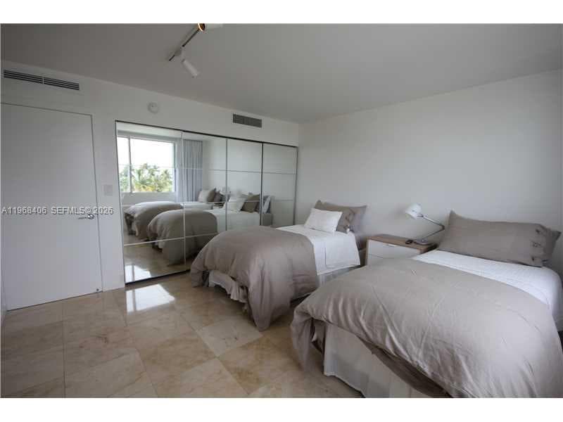 A11968406 — Miami Beach — 25