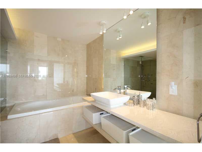 A11968406 — Miami Beach — 21