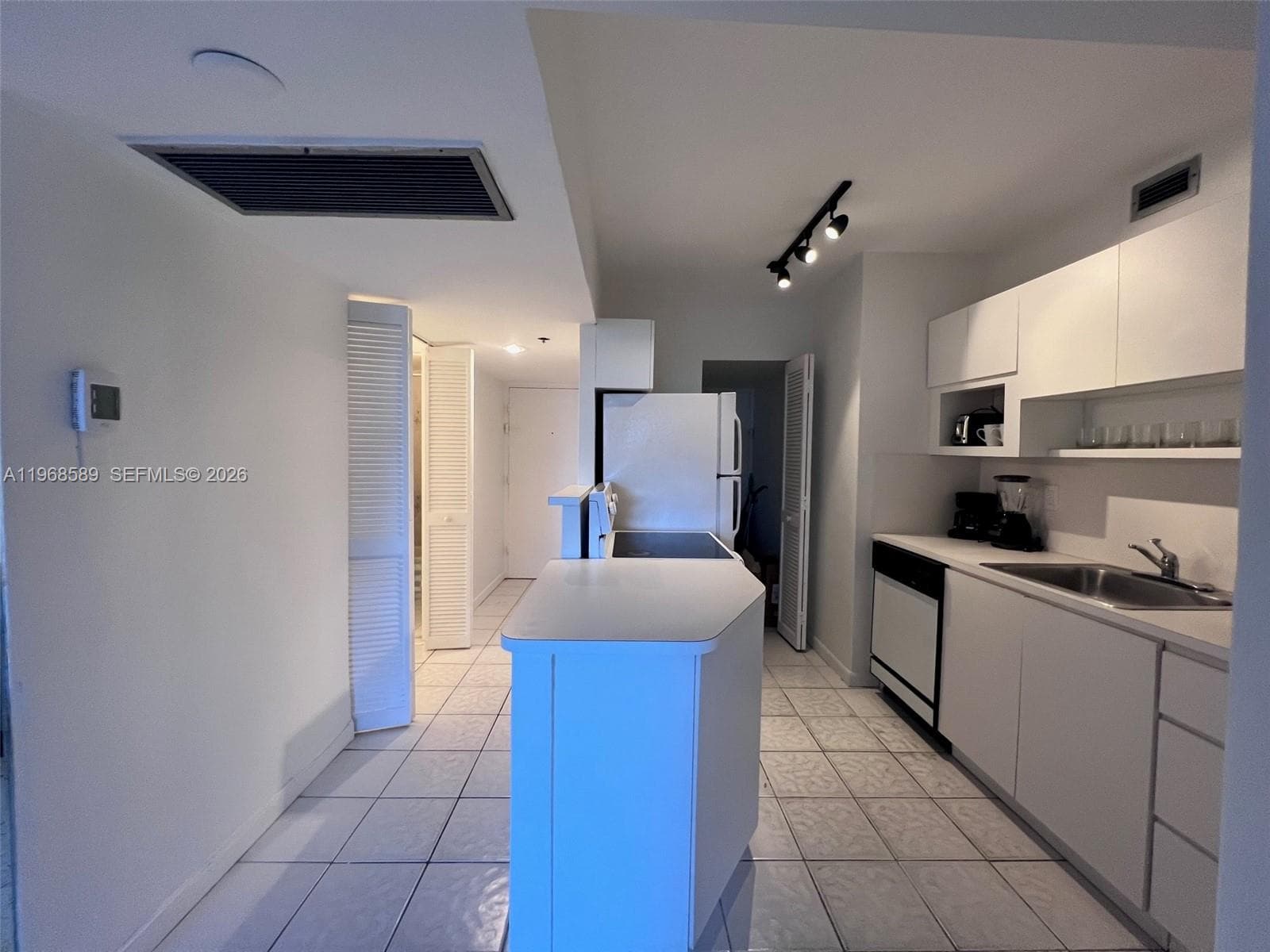 A11968589 — Miami Beach — 5