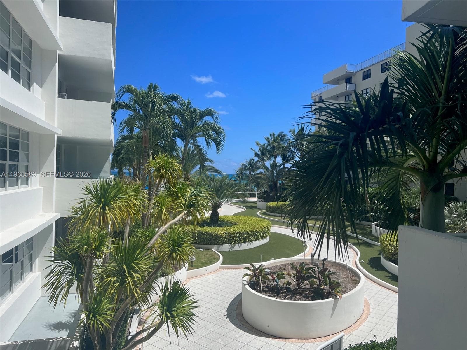 A11968589 — Miami Beach — 15