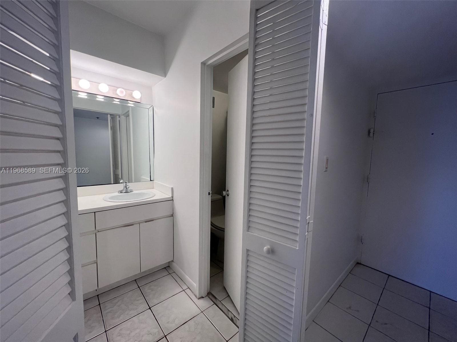 A11968589 — Miami Beach — 11